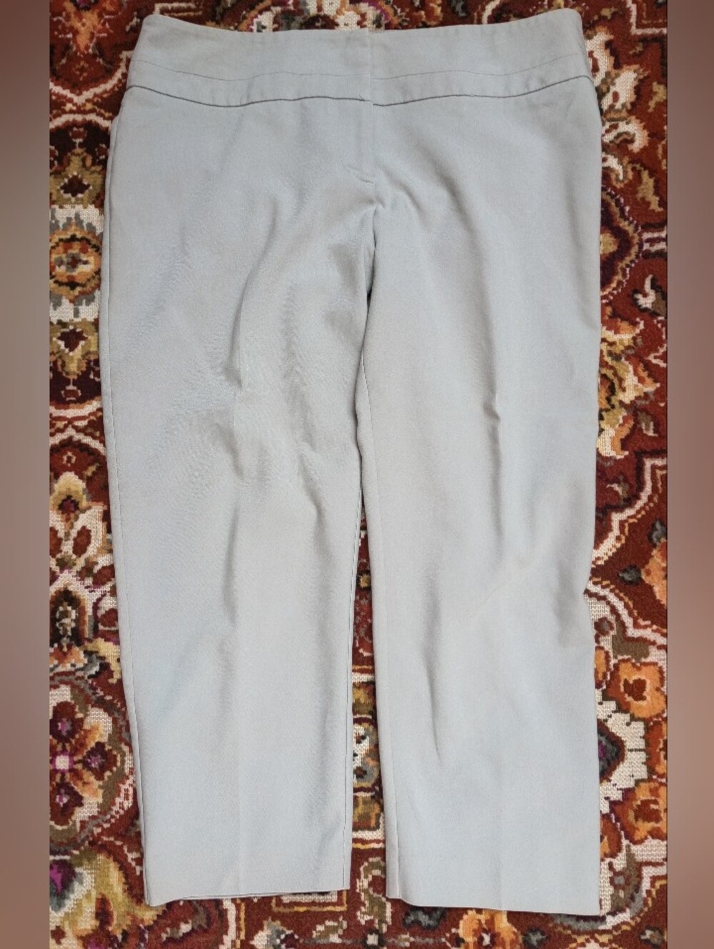 Apt. 9 Light Gray Straight "The Torie Capri" Pants.